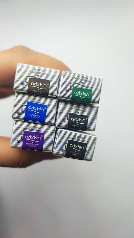 خط چشم رنگی